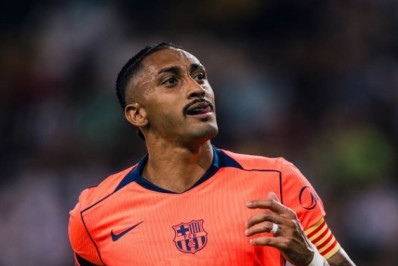 Raphinha marca e garante vitória do Barcelona em amistoso