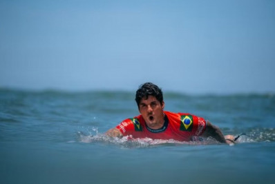 Medina sofre ferimento na cabeça durante treinamento da WSL no Taiti