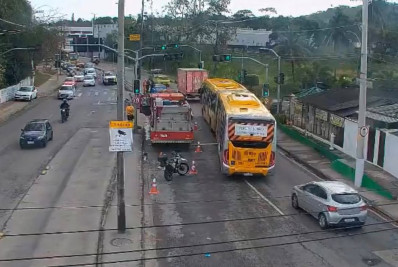 Motorista morre ao capotar e bater em poste na Zona Oeste