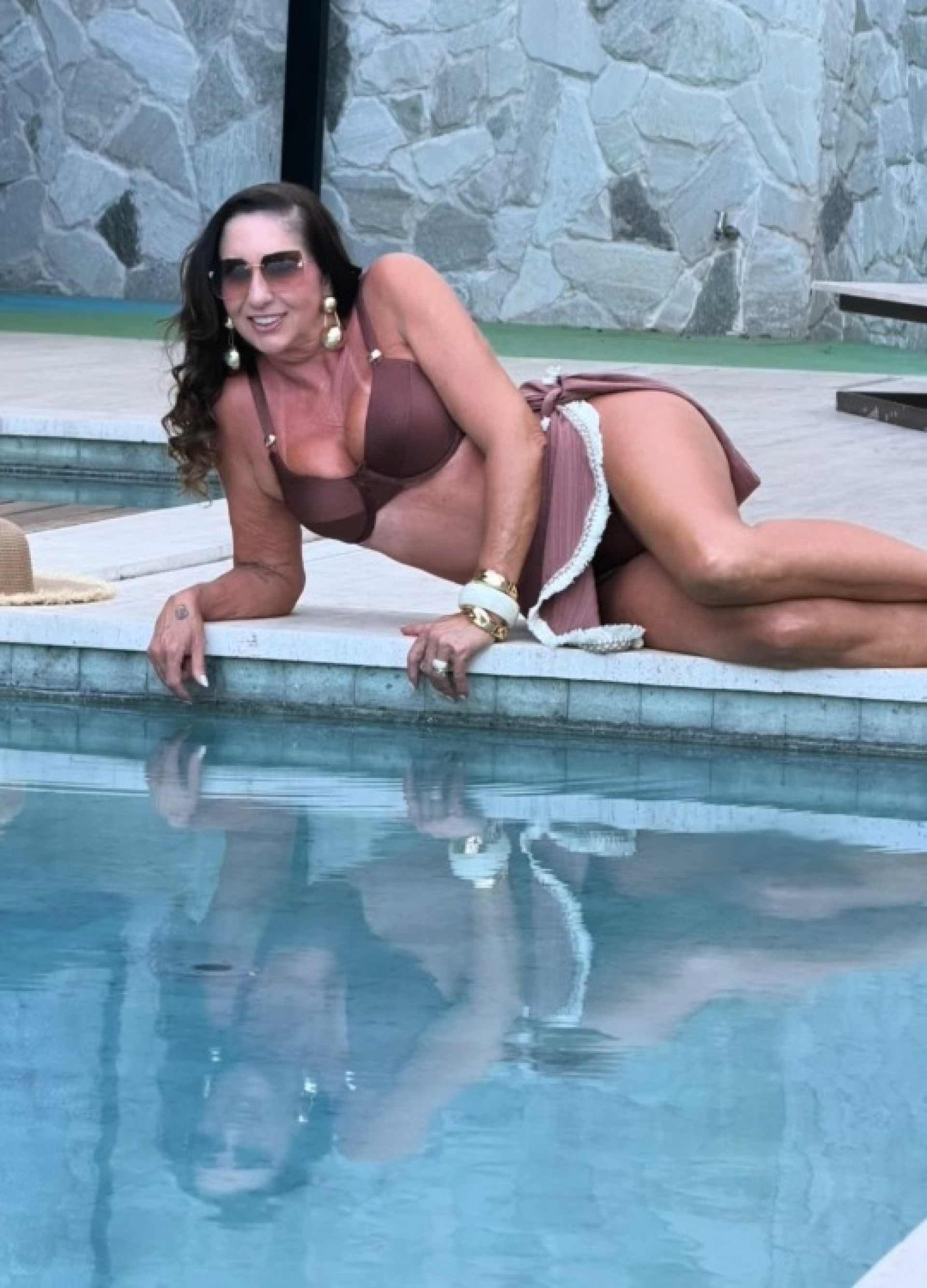 Margareth Serr&atilde;o, m&atilde;e de Virginia Fonseca, publicou fotos de tatuagem feita na regi&atilde;o da virilha - Reprodu&ccedil;&atilde;o / Instagram