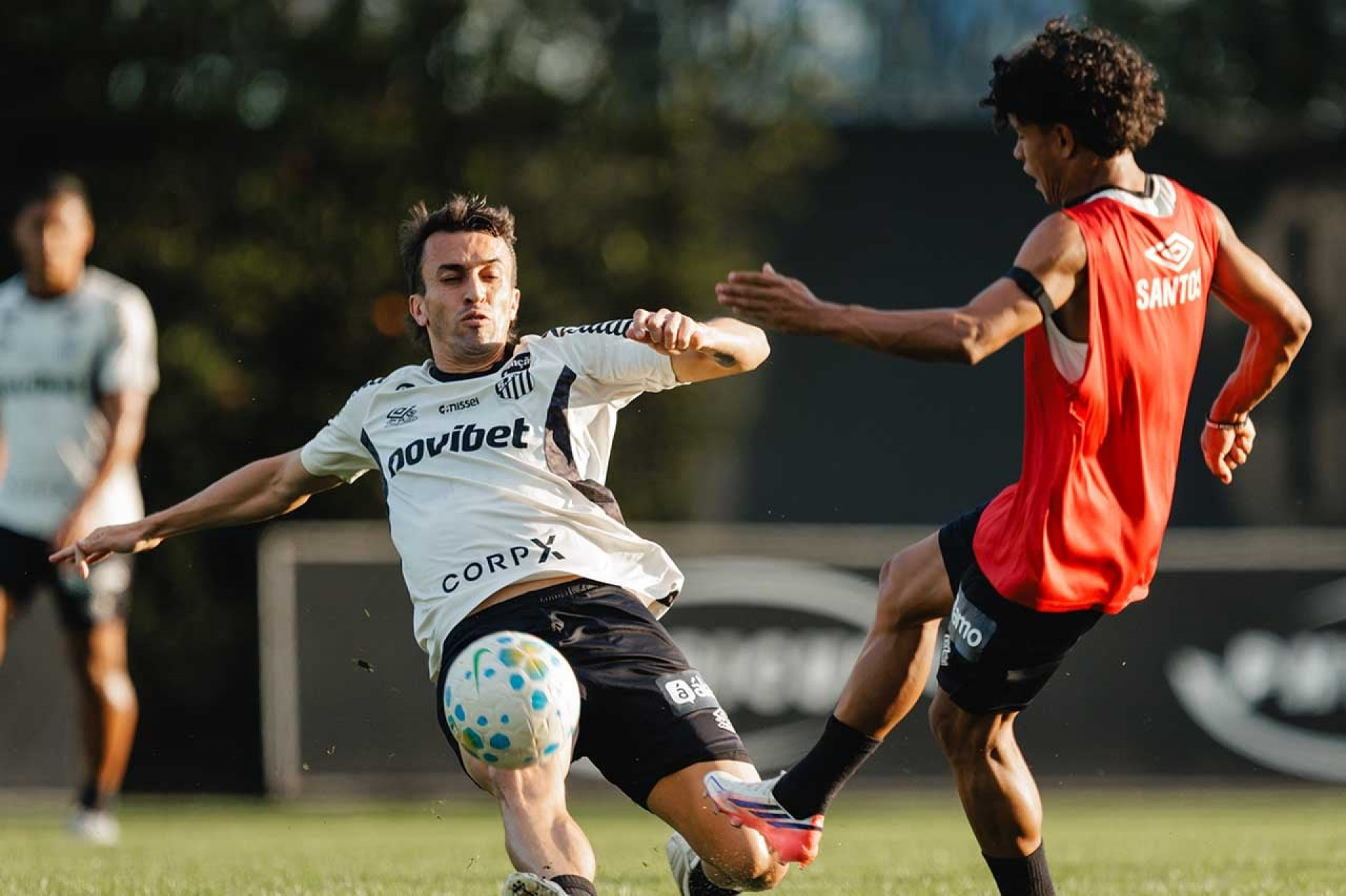 Santos x Athletico-PR: onde assistir, escala&ccedil;&otilde;es e arbitragem