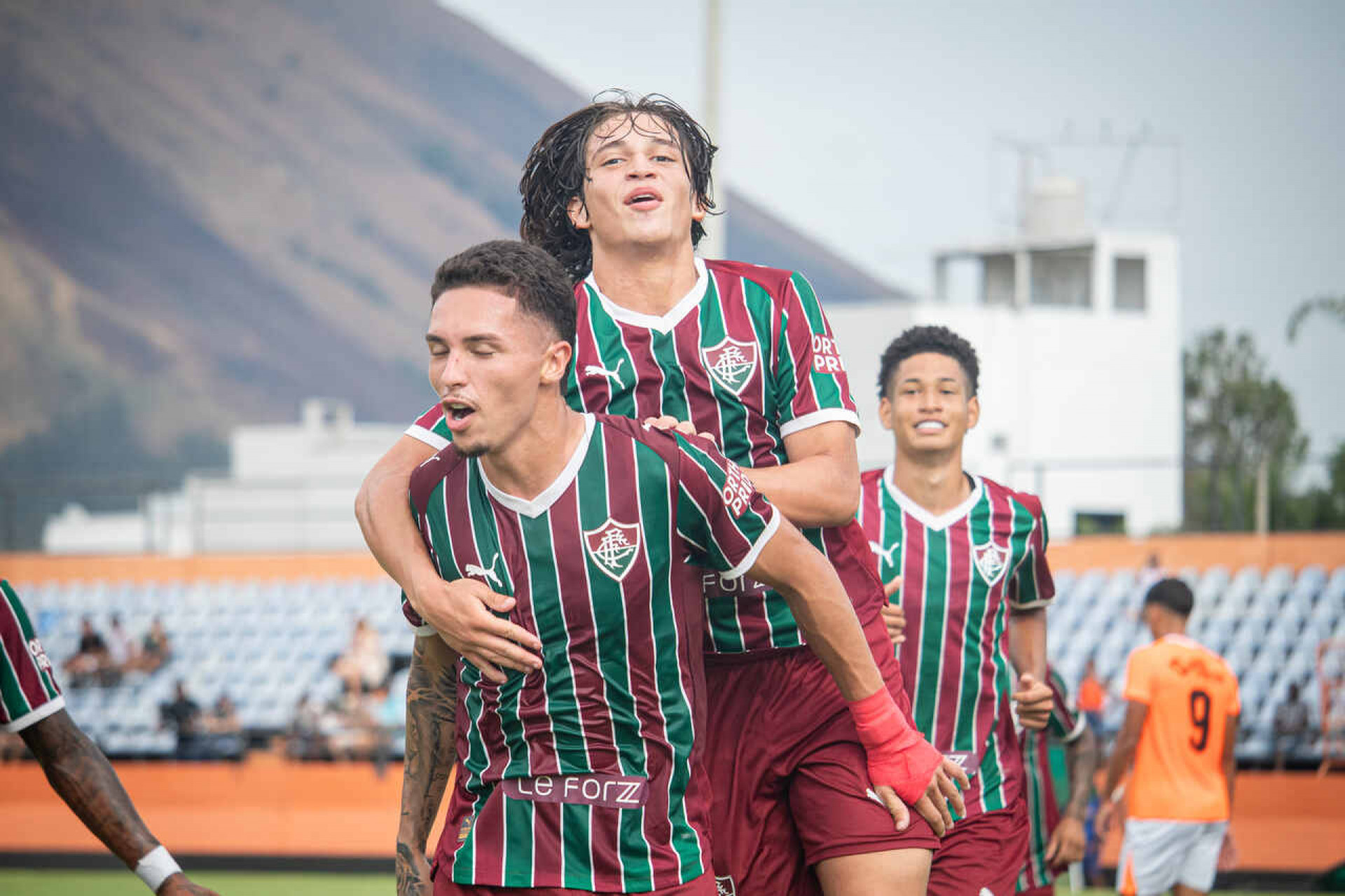 Fred estreia com vit&oacute;ria no comando do time sub-20 do Fluminense