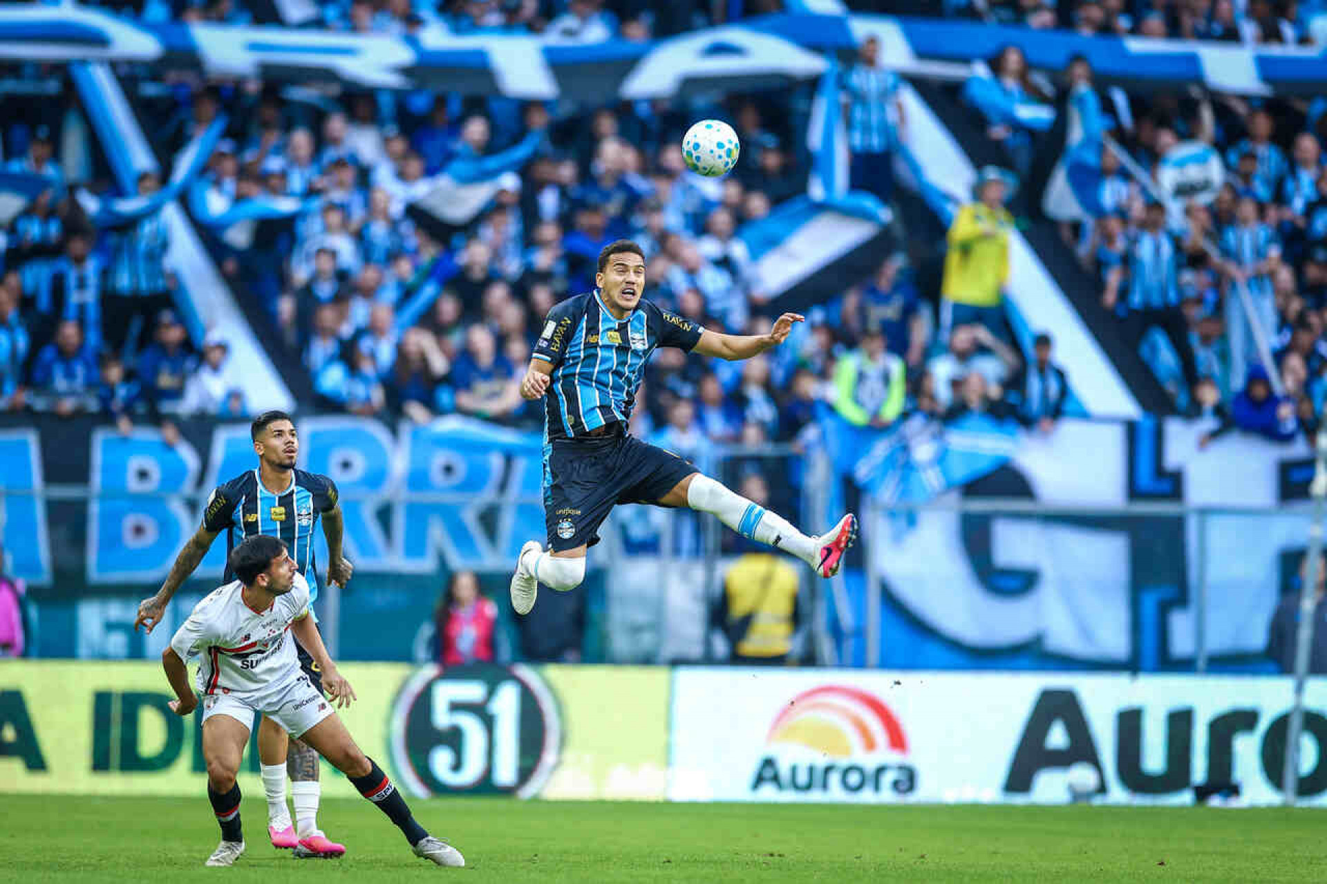 Lu&iacute;s Castro desabafa ap&oacute;s virada do Gr&ecirc;mio: “Aguento tudo”