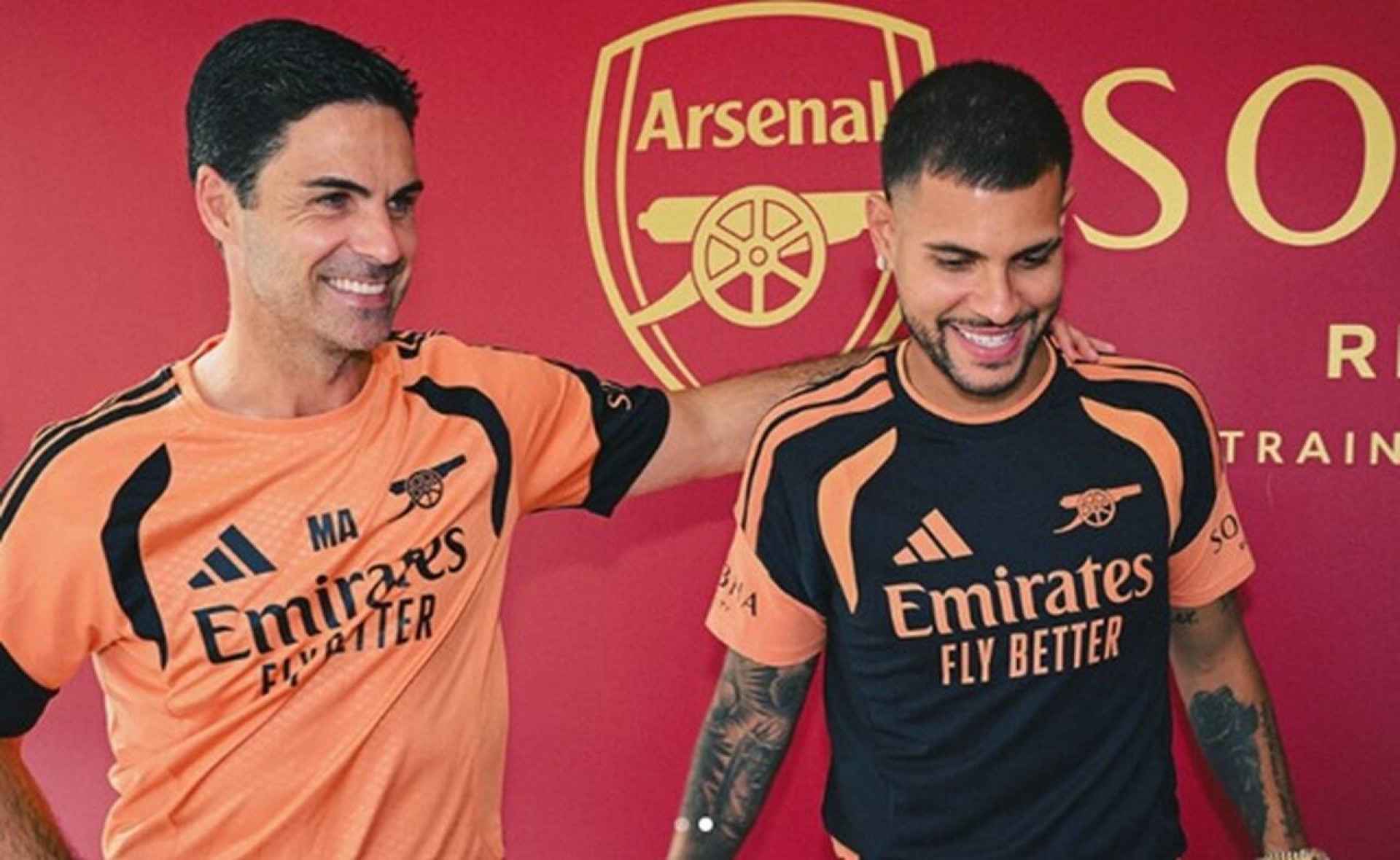 Bruno Guimar&atilde;es &eacute; apresentado pelo Arsenal ap&oacute;s transfer&ecirc;ncia de R$ 514 milh&otilde;es