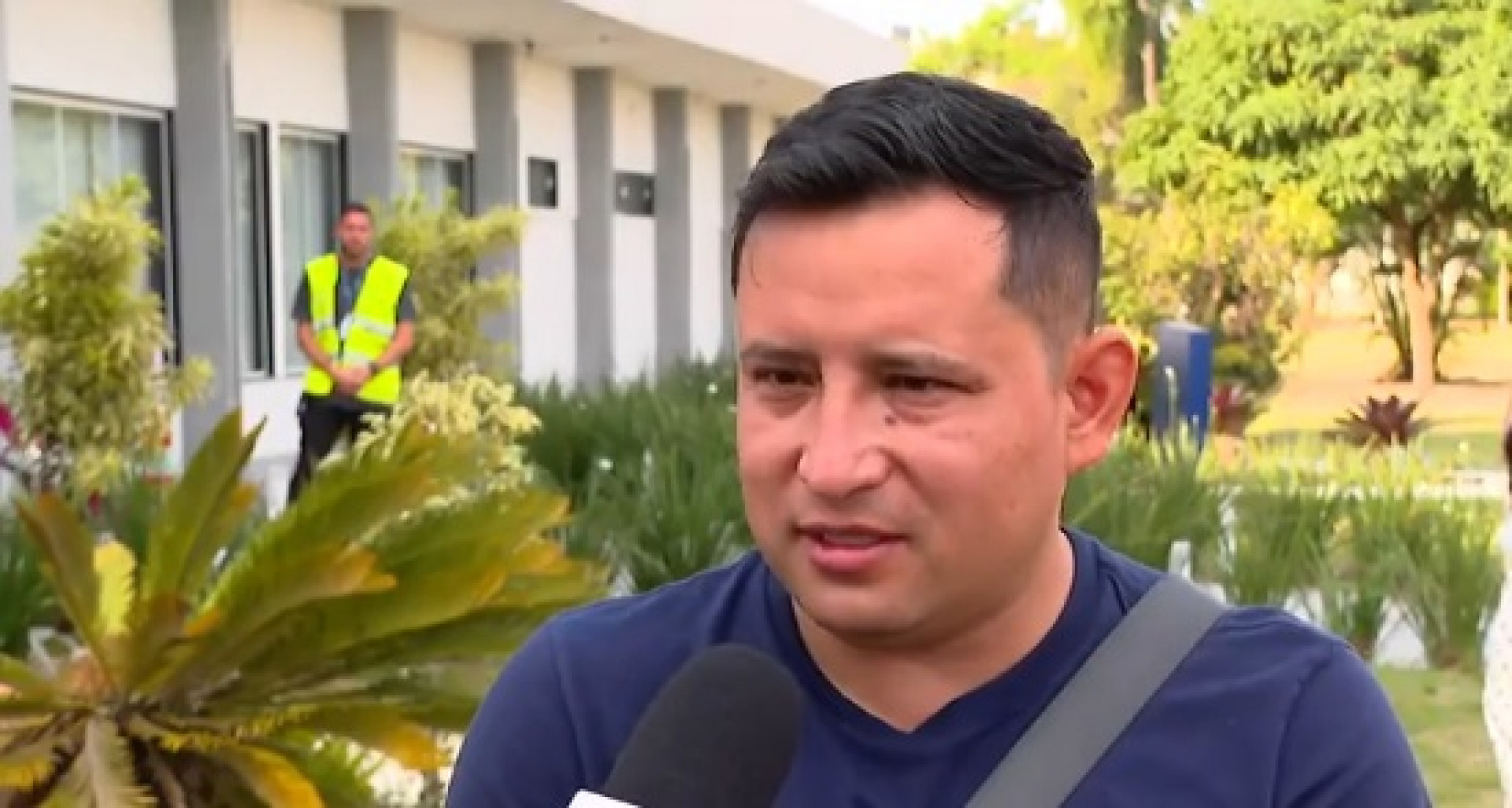 O colombiano Victor Manrique perdeu a mãe, a irmã e a sobrinha em queda de helicóptero na região da Vista Chinesa, neste sábado (8) - Reprodução TV Globo