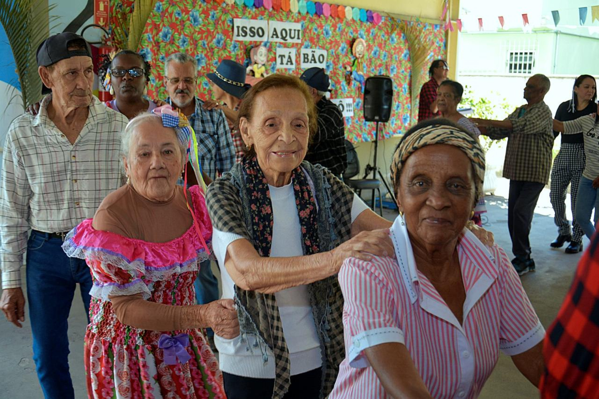 Idosas reunidas em ação promovida pela prefeitura de Volta Redonda - Divulgação