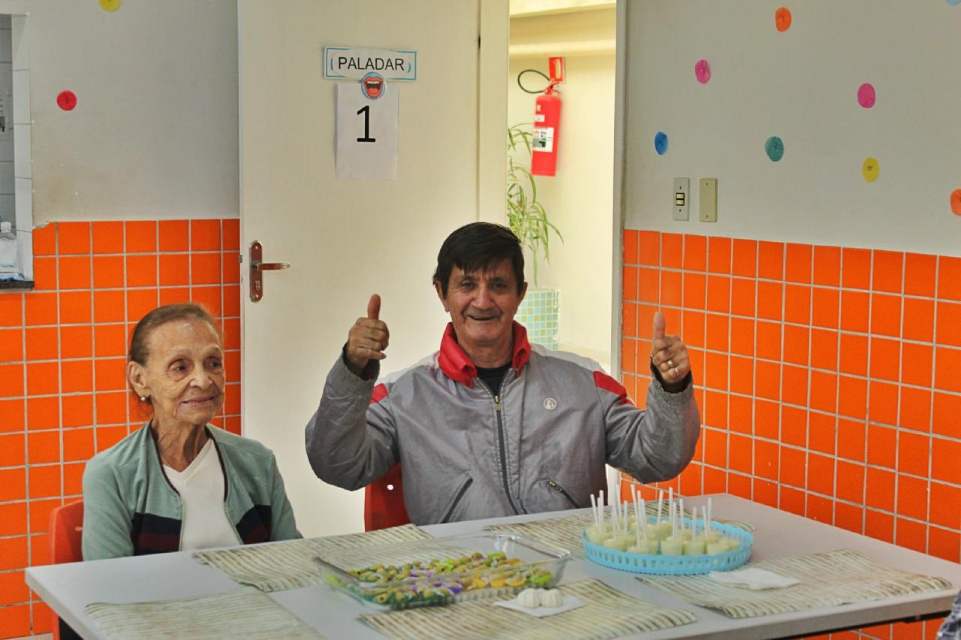 Idosos durante atividade em escola de Volta Redonda - Divulgação