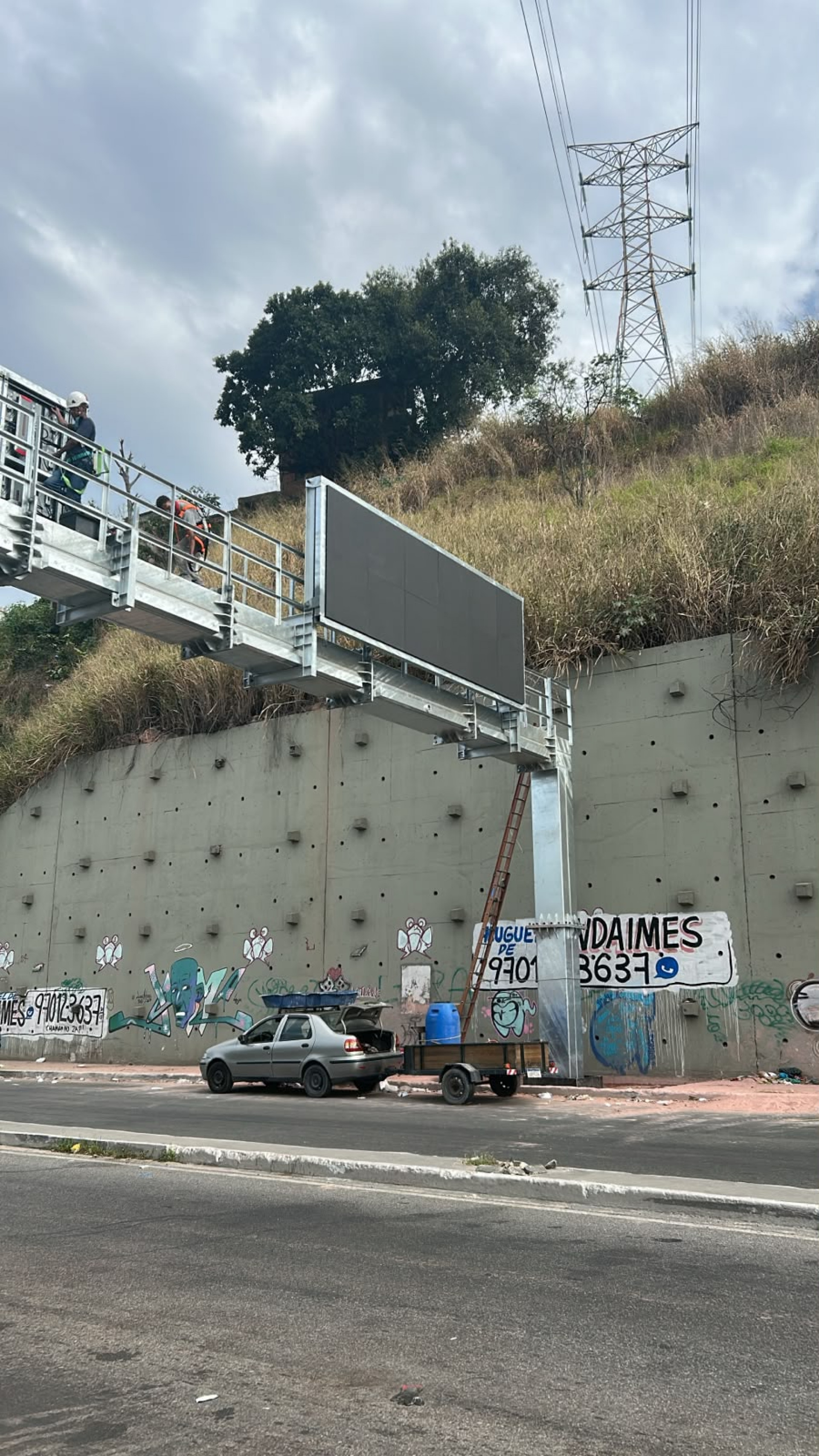 Muralha Digital é instalada no limite de Caxias com Belford Roxo