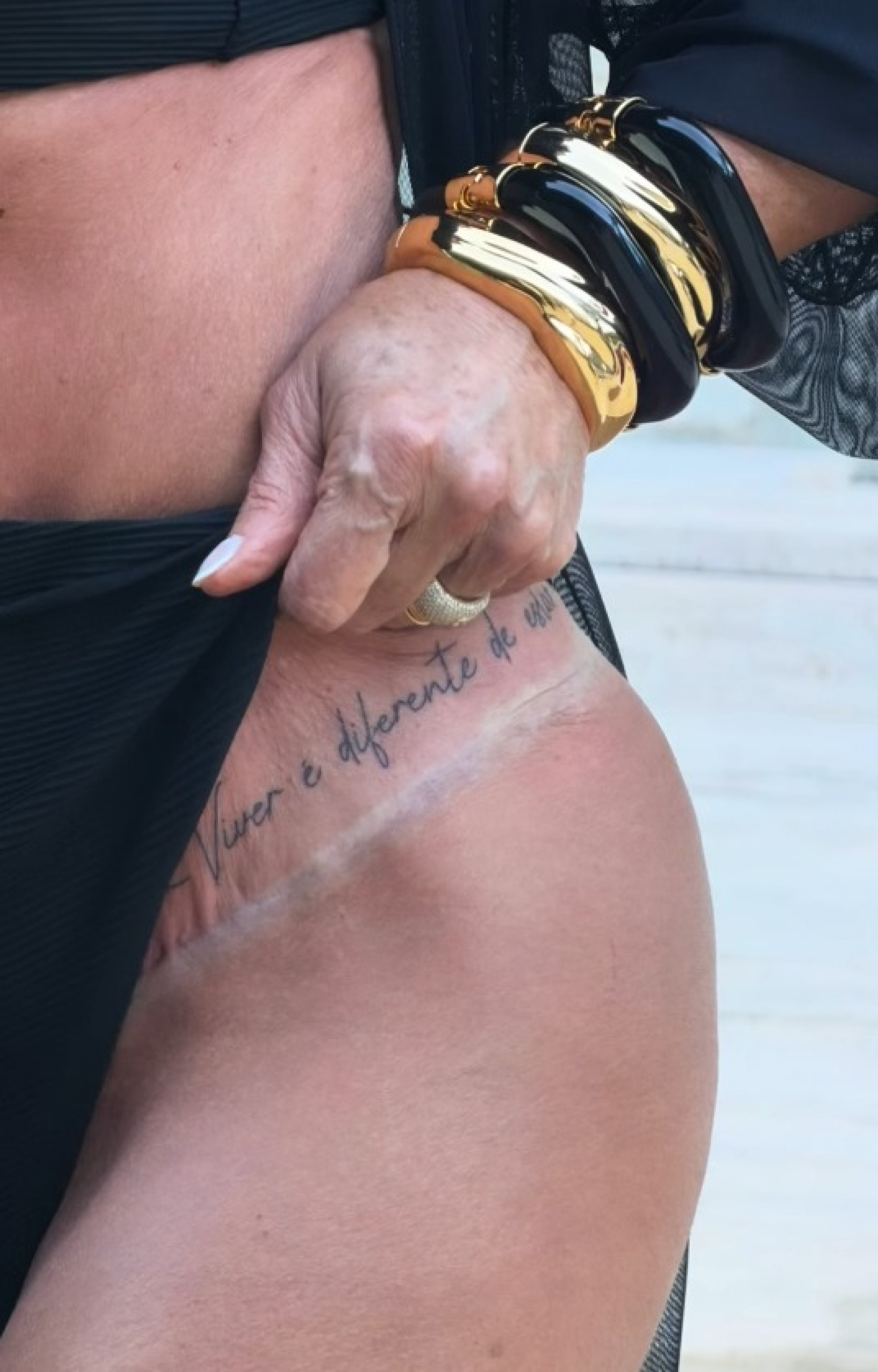 Margareth Serr&atilde;o, m&atilde;e de Virginia Fonseca, publicou fotos de tatuagem feita na regi&atilde;o da virilha - Reprodu&ccedil;&atilde;o / Instagram