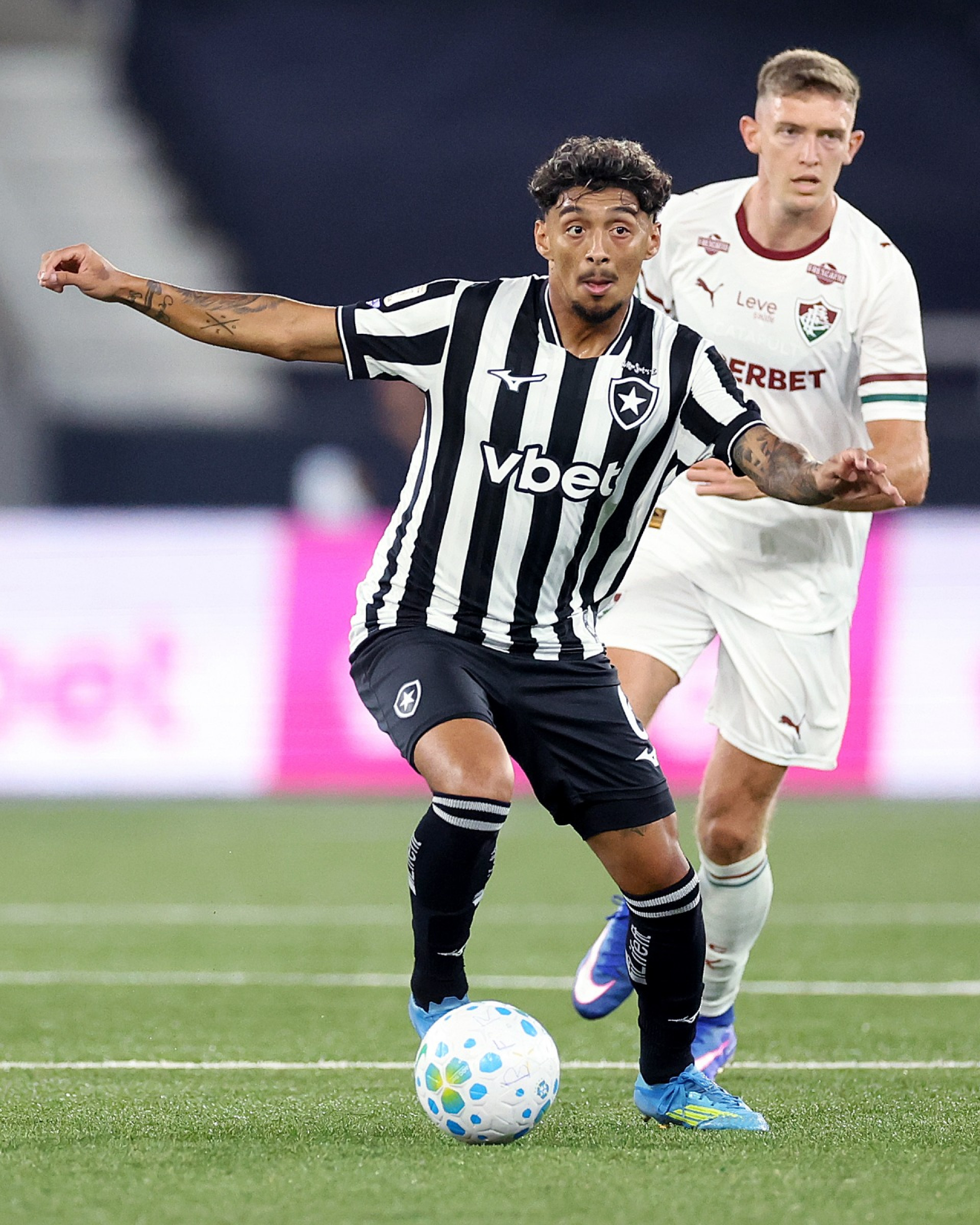 Medina em ação pelo Botafogo - Vítor Silva / Botafogo