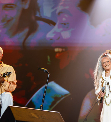 Paulinho da Viola divide palco com Maria Bethânia
