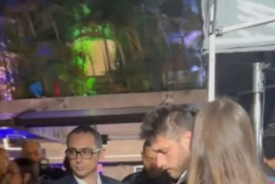 Cinegrafista dá cabeçada em repórter e é retirado de debate
