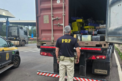 Duas pessoas são presas com quase sete toneladas de maconha 