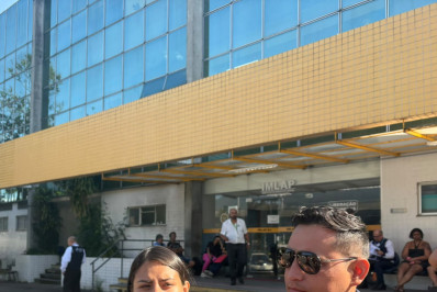 Parente de turistas mortas em queda de helicóptero pede suspensão de voos