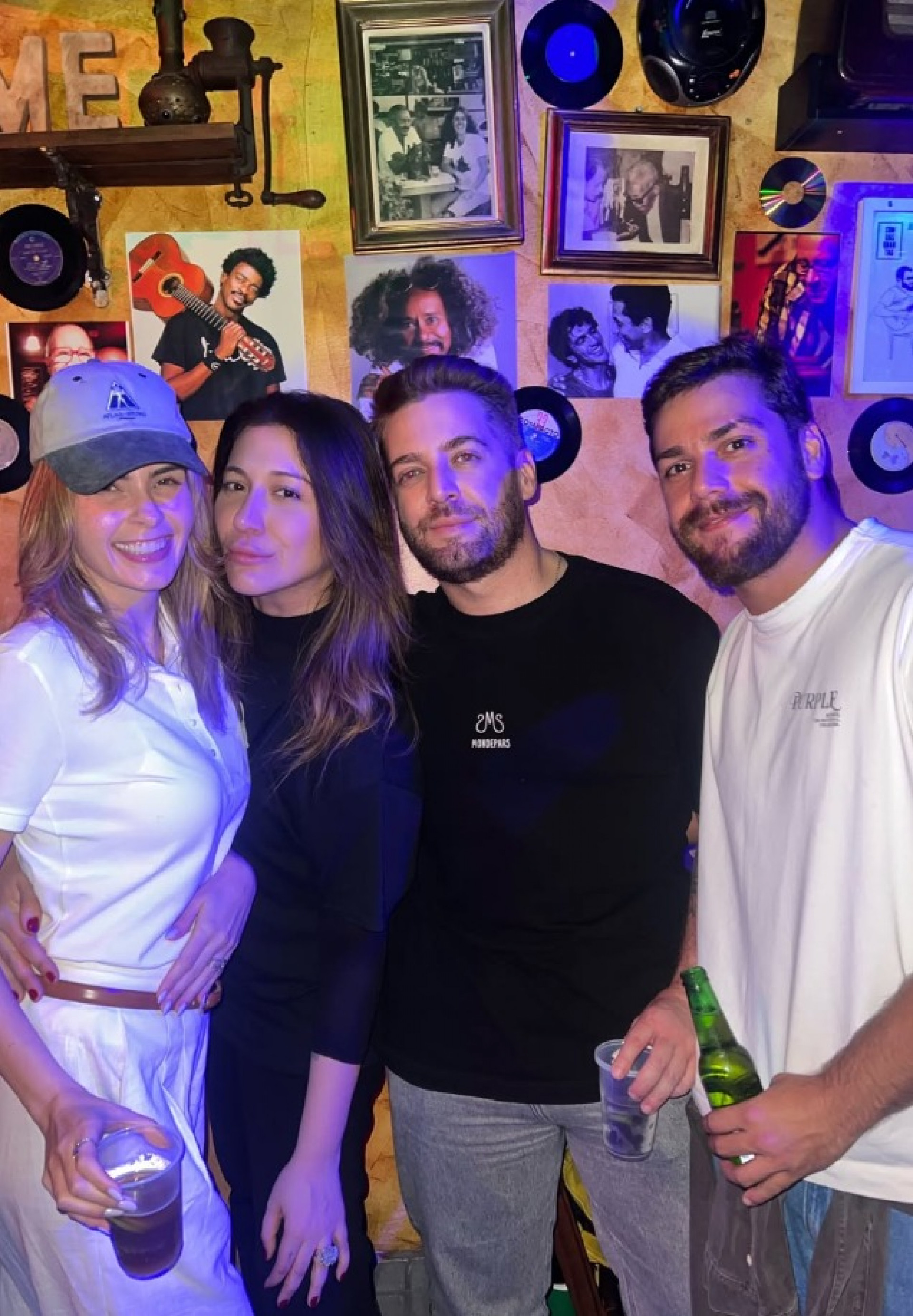 Ana Paula Renault publicou carrossel de fotos acompanhado de legenda e internautas apontaram indireta - Reprodução / Instagram