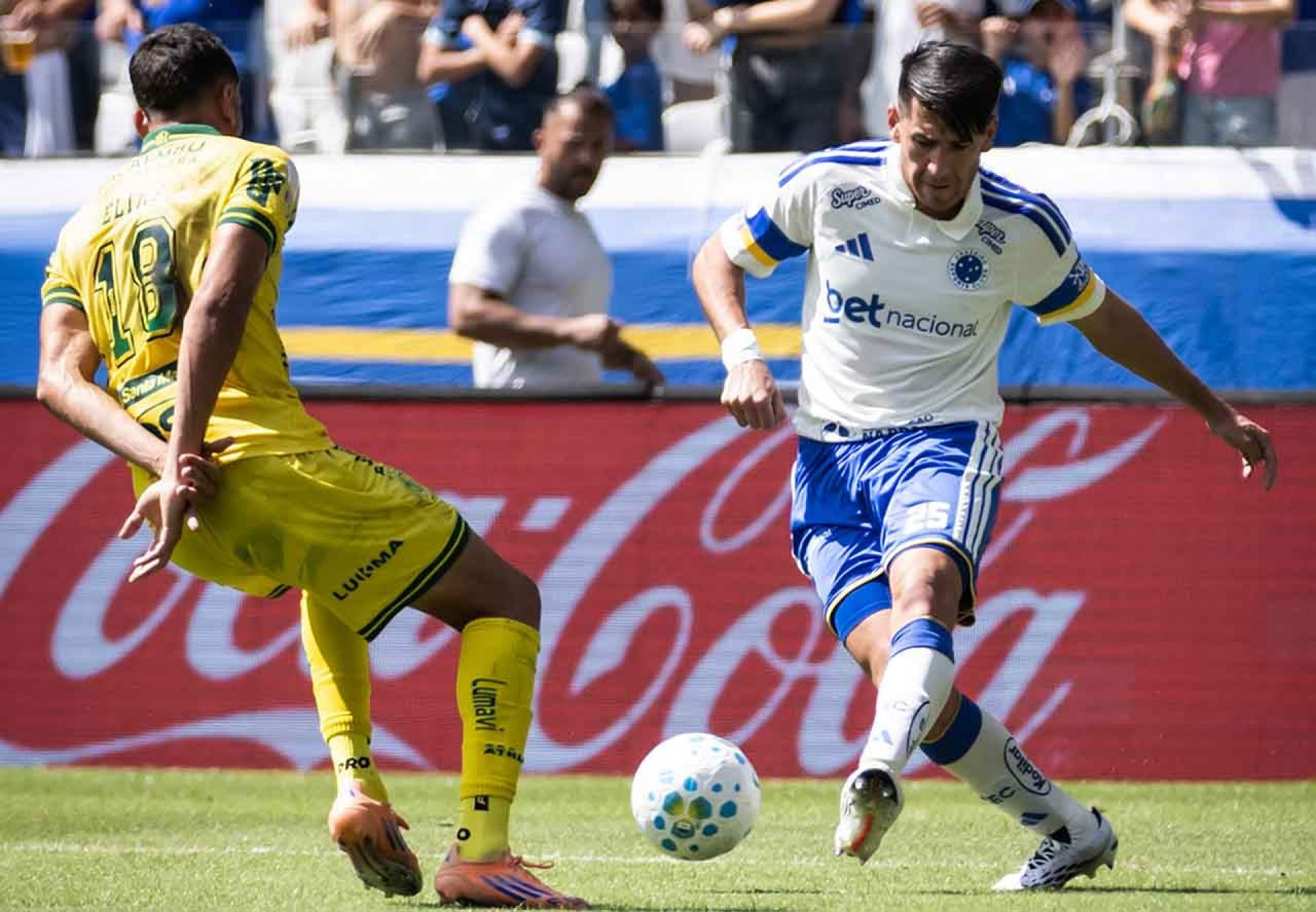 Cruzeiro bate Mirassol em casa e sobe na tabela do Brasileir&atilde;o