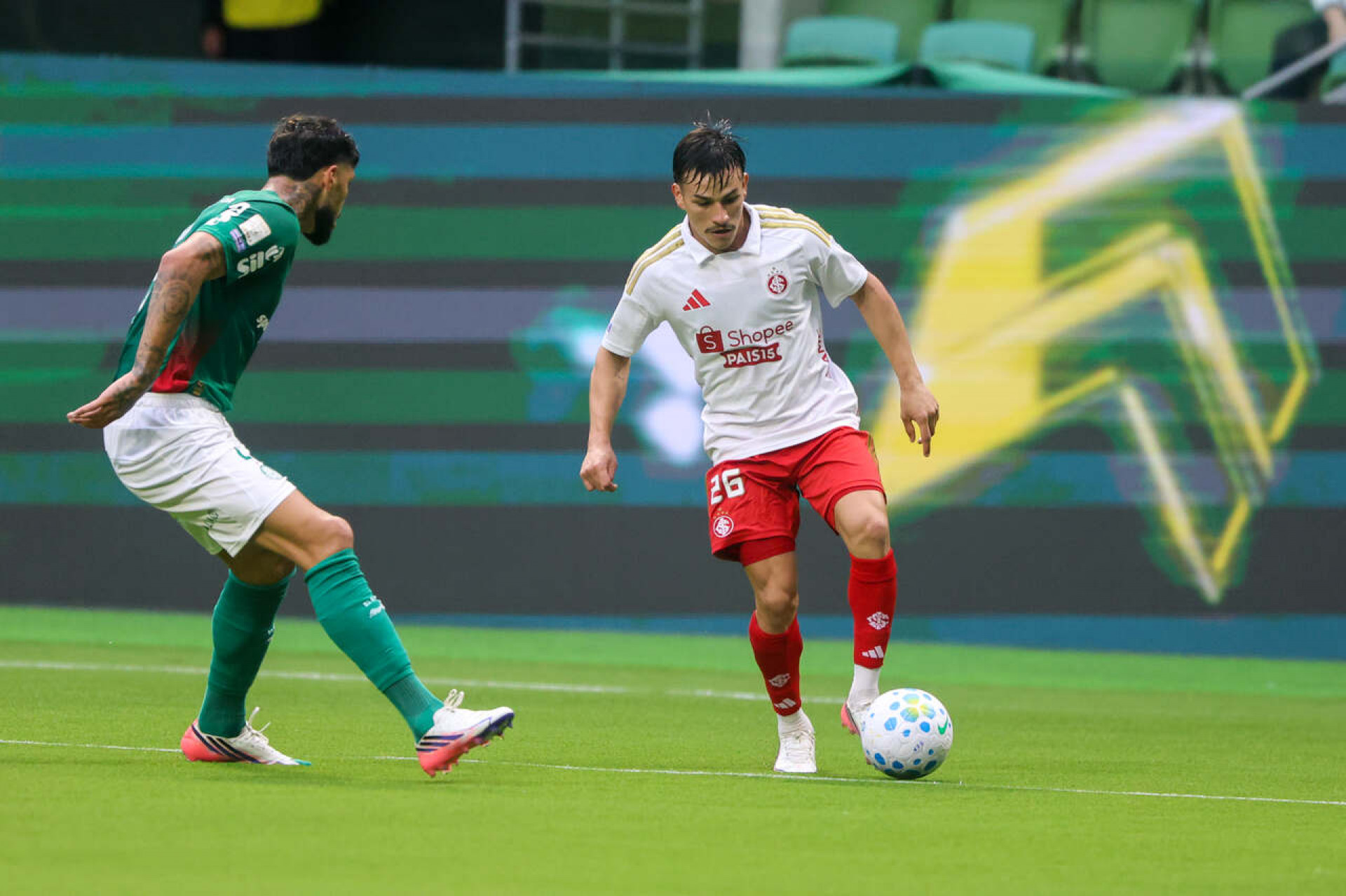 Internacional, aplicado na defesa, segura o l&iacute;der Palmeiras