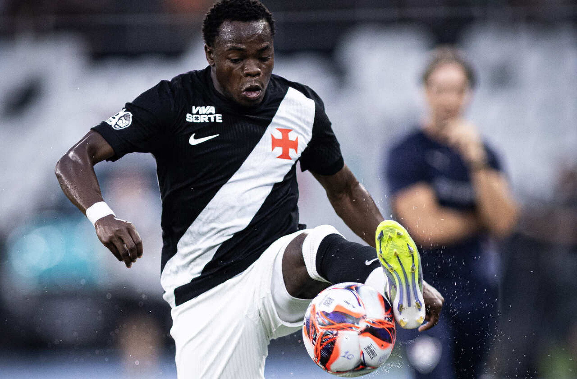 Com dores no p&eacute;, Andr&eacute;s G&oacute;mez desfalca o Vasco contra o Bahia