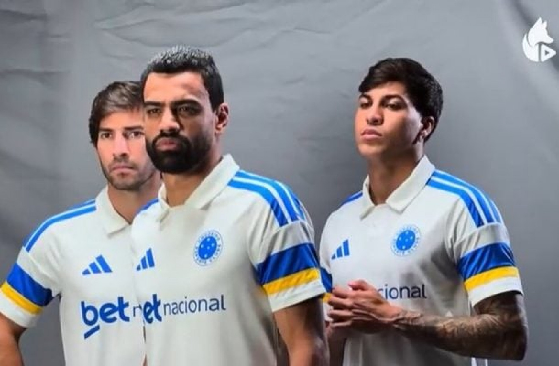Cruzeiro lan&ccedil;a novo 3&ordm; uniforme; assista aos bastidores da revela&ccedil;&atilde;o