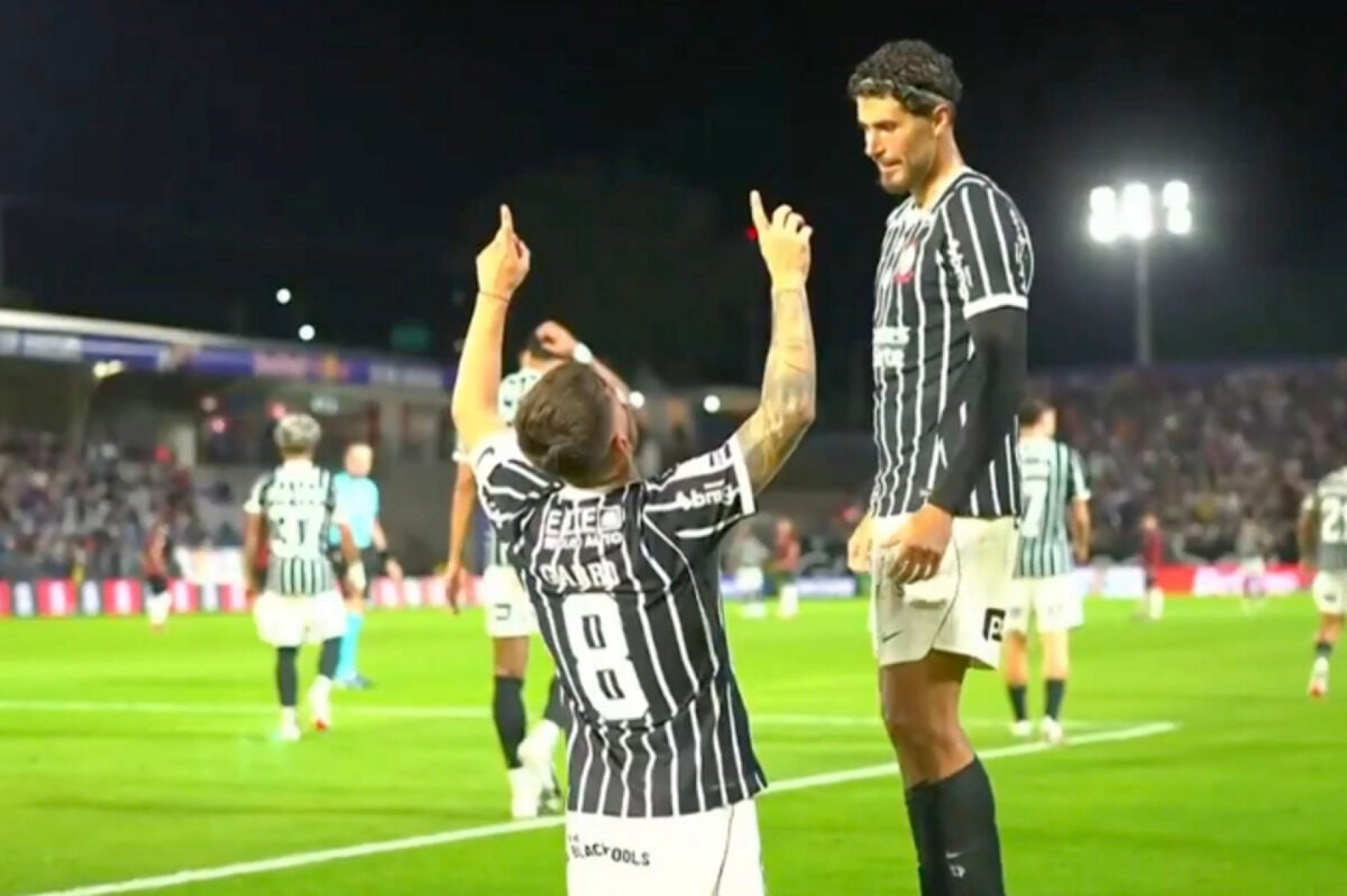 Corinthians vence o Bragantino e ganha posi&ccedil;&otilde;es no Brasileiro