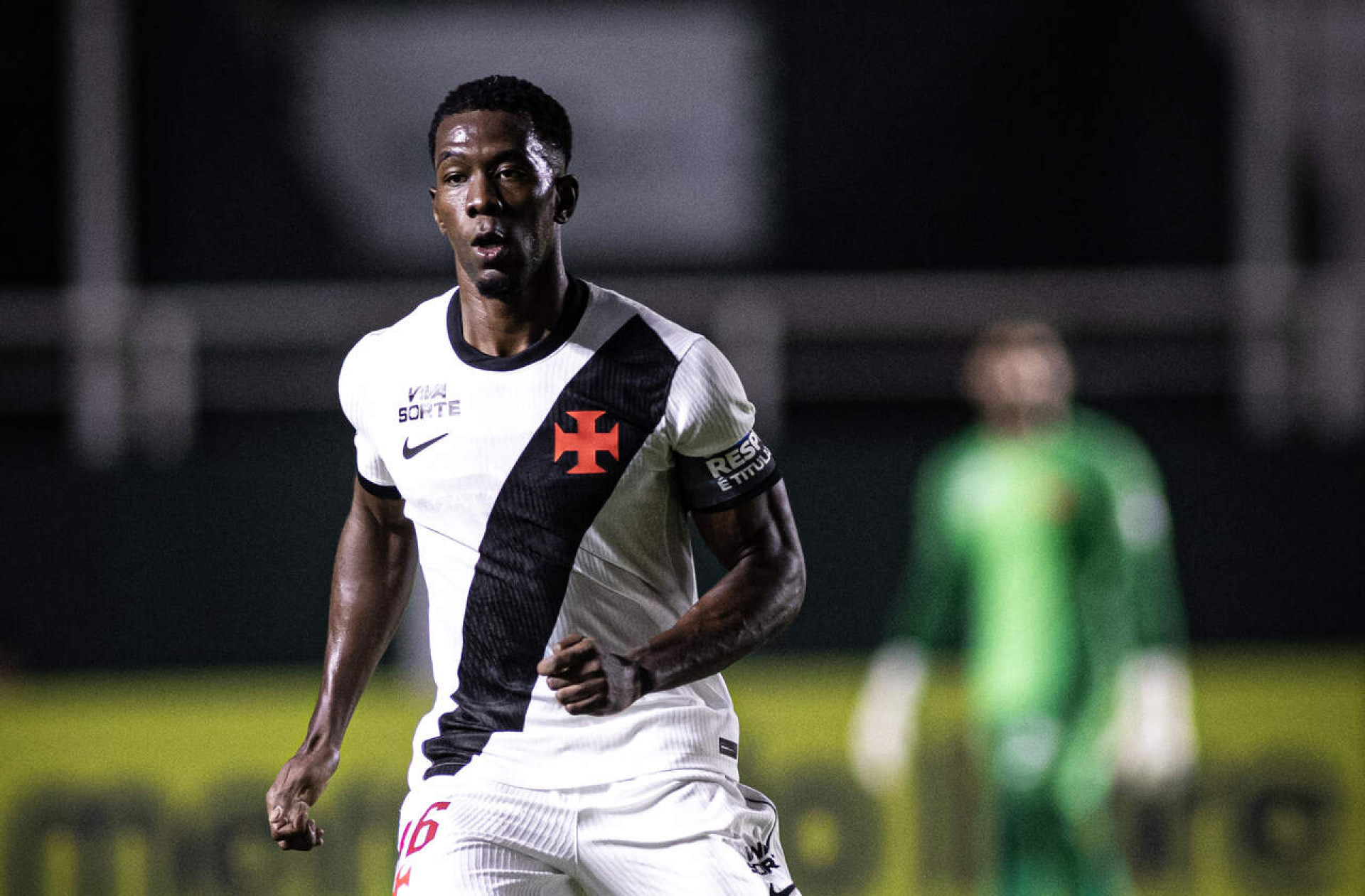 Cuesta e Brenner saem com dores contra o Bahia e preocupam no Vasco