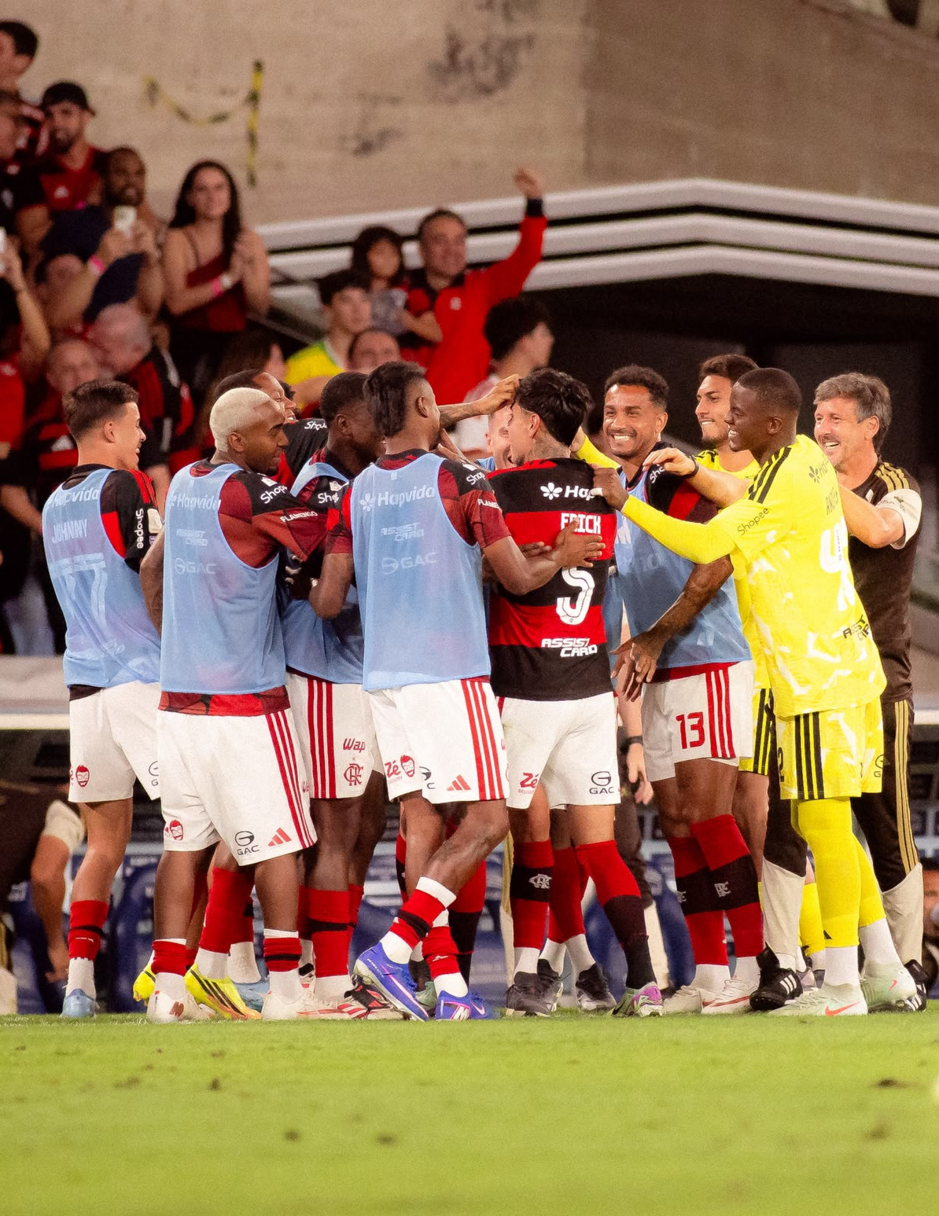 Time comemora gol de Pulgar - Adriano Fontes / Flamengo