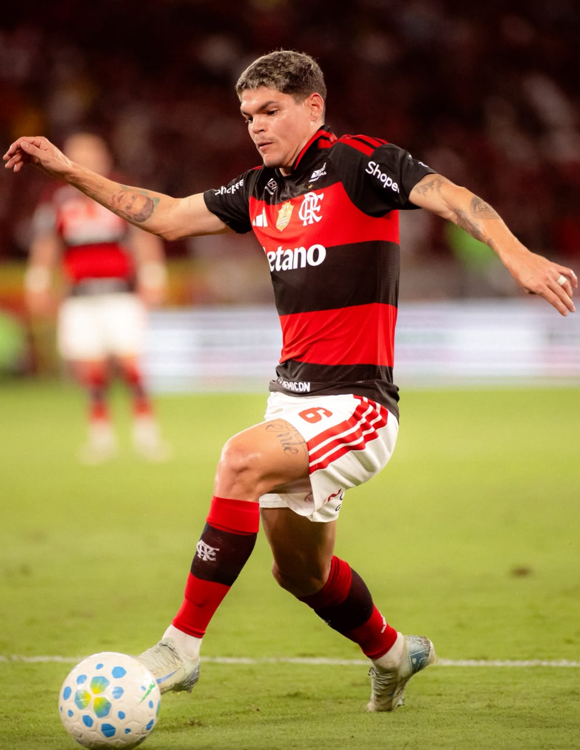 Ayrton Lucas durante o jogo contra o Vitória - Adriano Fontes / Flamengo