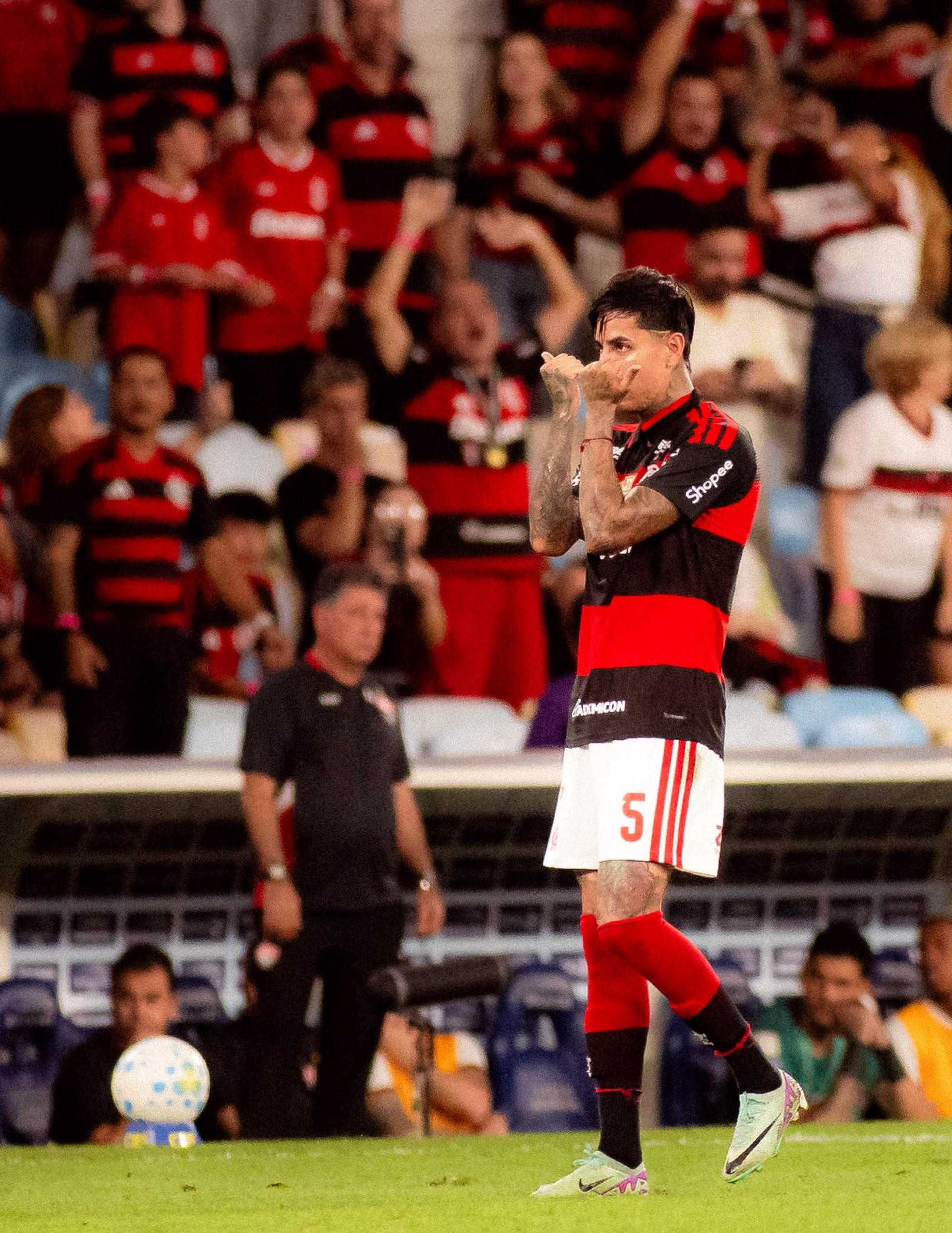 Erick Pulgar comemora gol marcado contra o Vitória - Adriano Fontes / Flamengo
