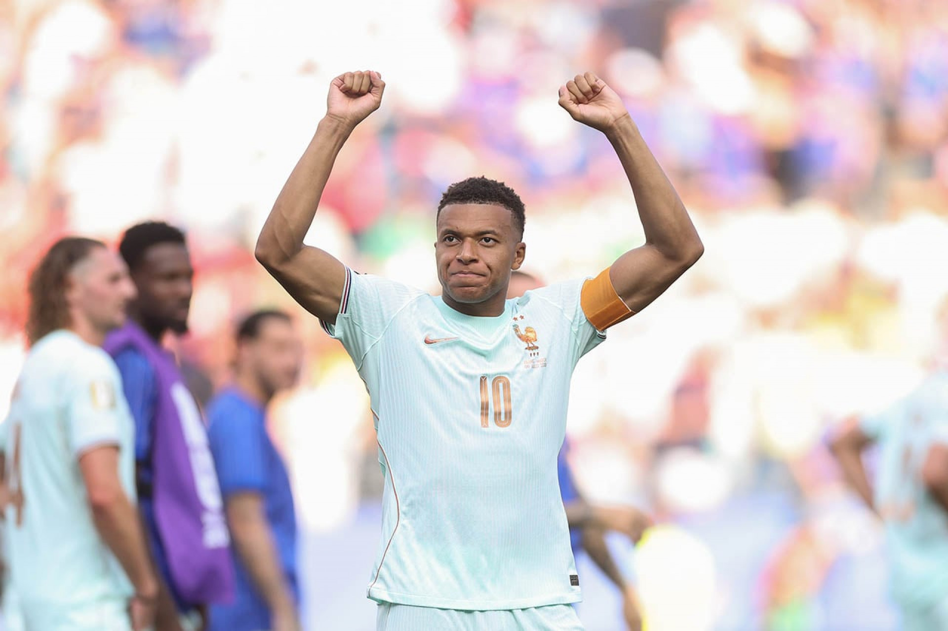 Mbapp&eacute; encerra parceria com a Nike e negocia com marca inesperada