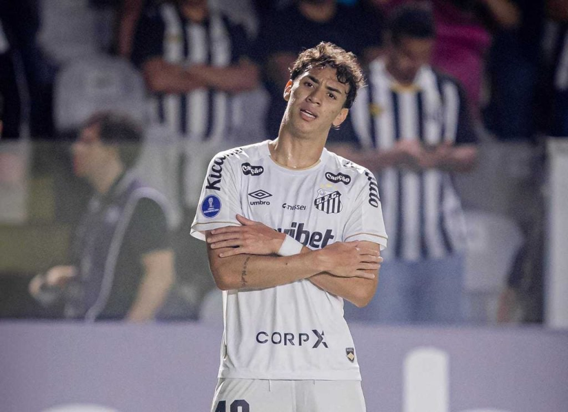 Bontempo lamenta rev&eacute;s e foca em rea&ccedil;&atilde;o do Santos: “Trabalhar e melhorar”