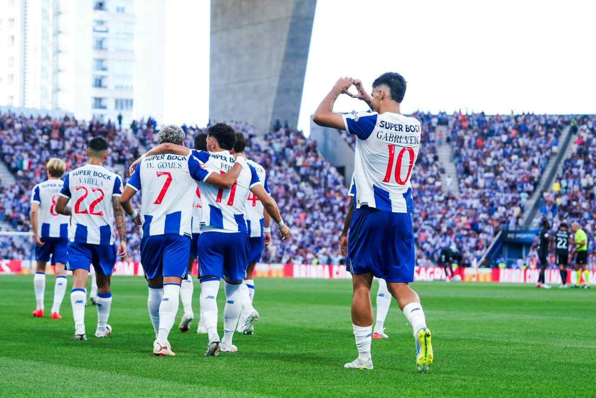 Porto bate Alverca e estreia com vit&oacute;ria no Campeonato Portugu&ecirc;s