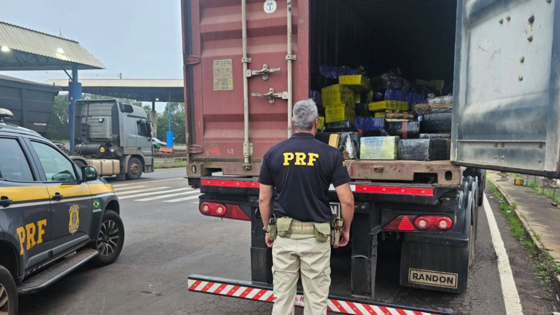 Duas pessoas são presas com quase sete toneladas de maconha