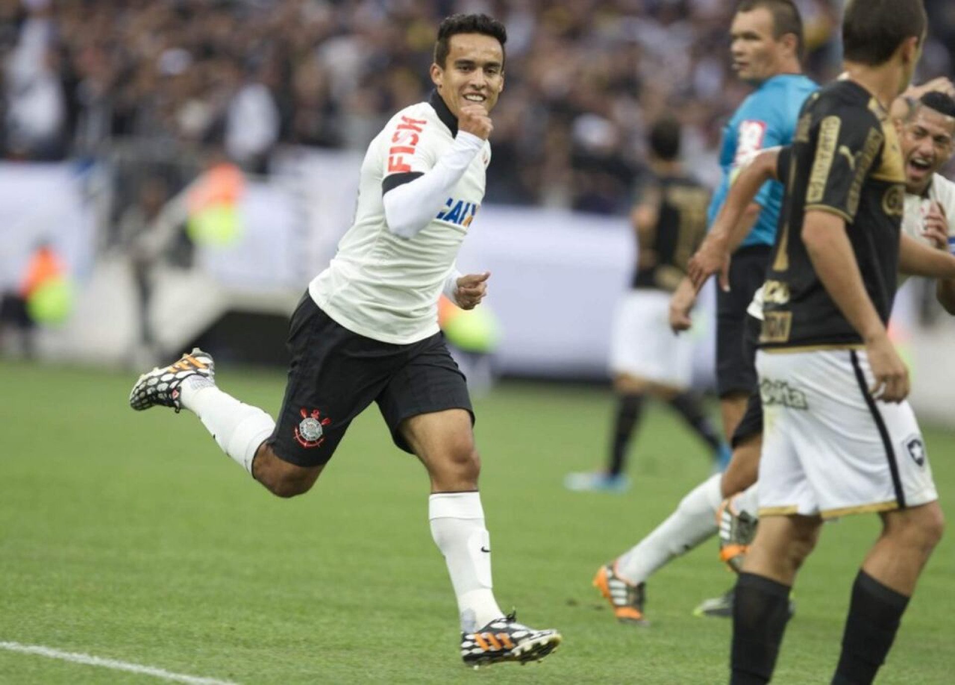 Jadson, ex-Corinthians, &eacute; solto ap&oacute;s acusa&ccedil;&atilde;o de viol&ecirc;ncia dom&eacute;stica