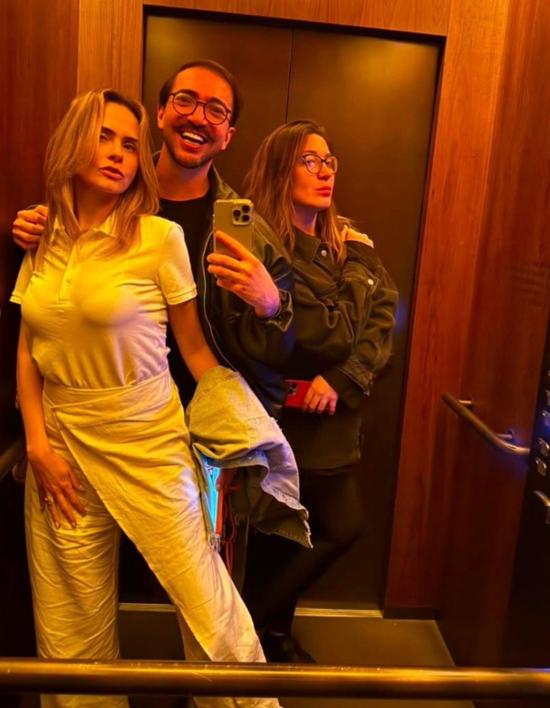Ana Paula Renault publicou carrossel de fotos acompanhado de legenda e internautas apontaram indireta - Reprodução / Instagram