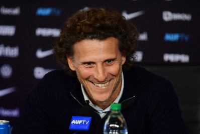 Forlán celebra retorno à seleção e abre portas para Suárez no Uruguai