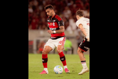 Lucas Paquetá comemora retorno aos gramados no Flamengo