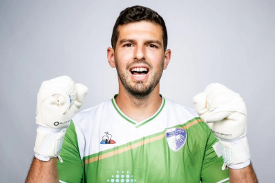 Ex-goleiro do Flamengo leva equipe à semifinal em Israel
