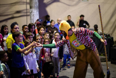 Palco Sobre Rodas inicia 4ª temporada nesta quarta-feira (12) e leva cultura gratuita a cerca de 70 bairros de Volta Redonda