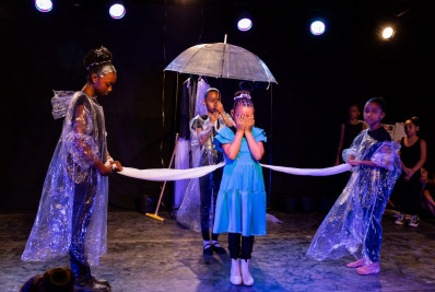 Grupo Código abre 100 vagas gratuitas para oficinas de teatro, canto e balé em Japeri