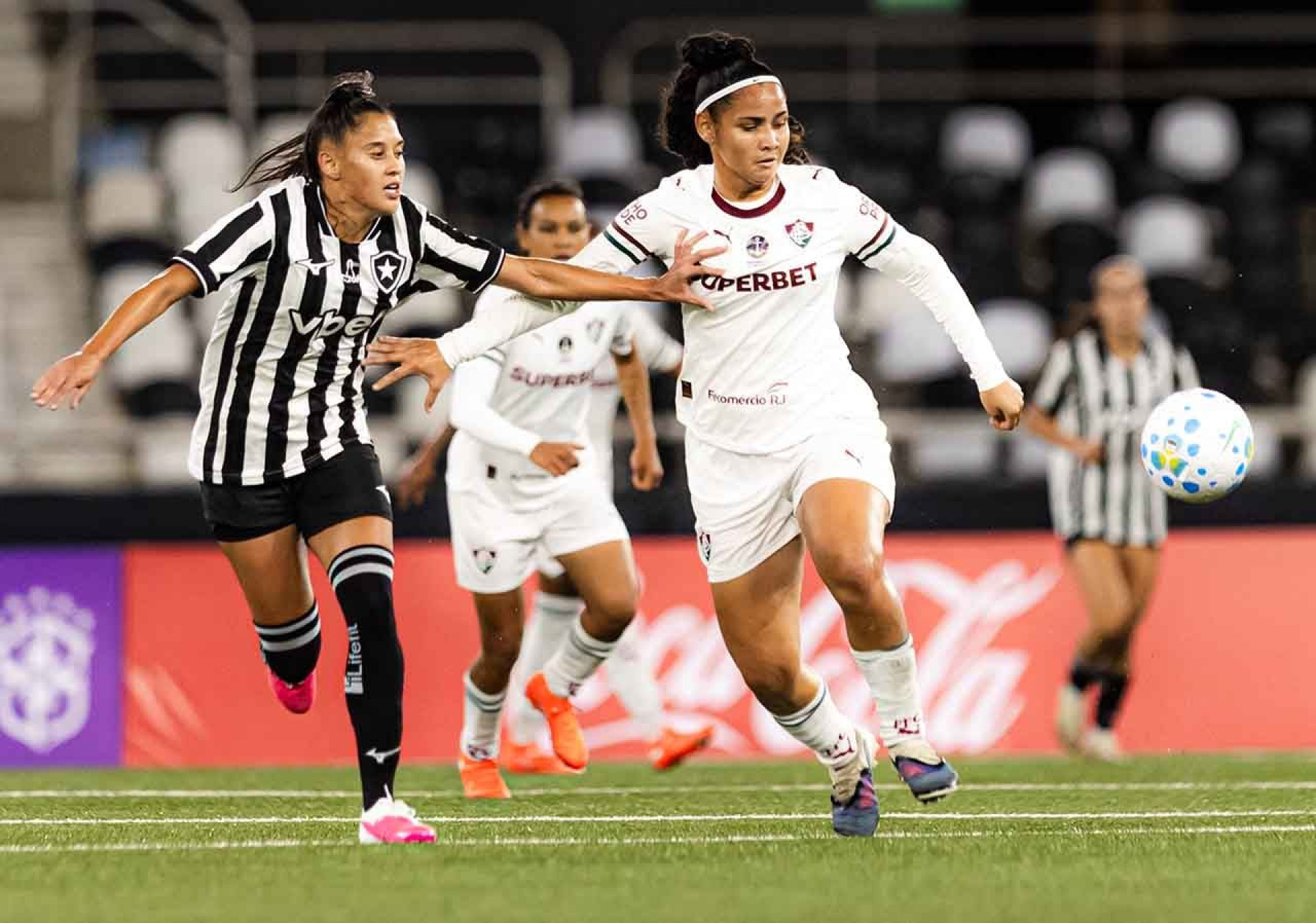 Fluminense vence, mira G8 e coloca Botafogo em apuros no Brasileiro Feminino