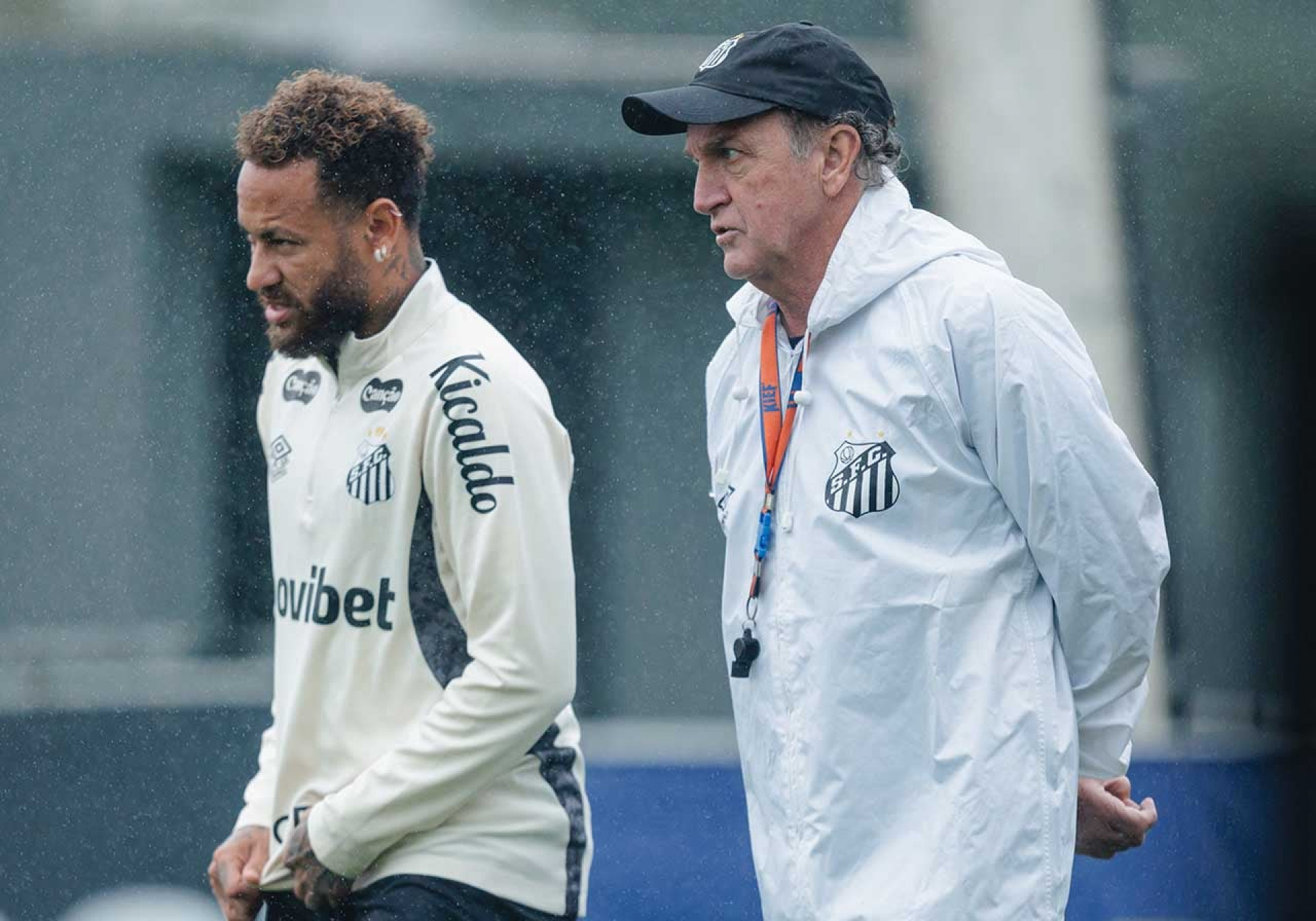Neymar treina e deve ser titular no Santos na Sul-Americana