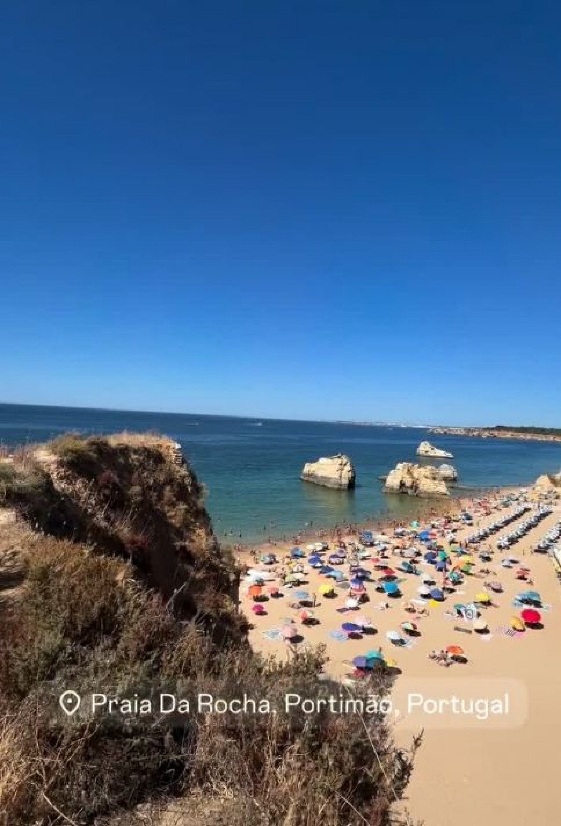 Praia da Rocha, em Portimão, Portugal - Reprodução/Instagram