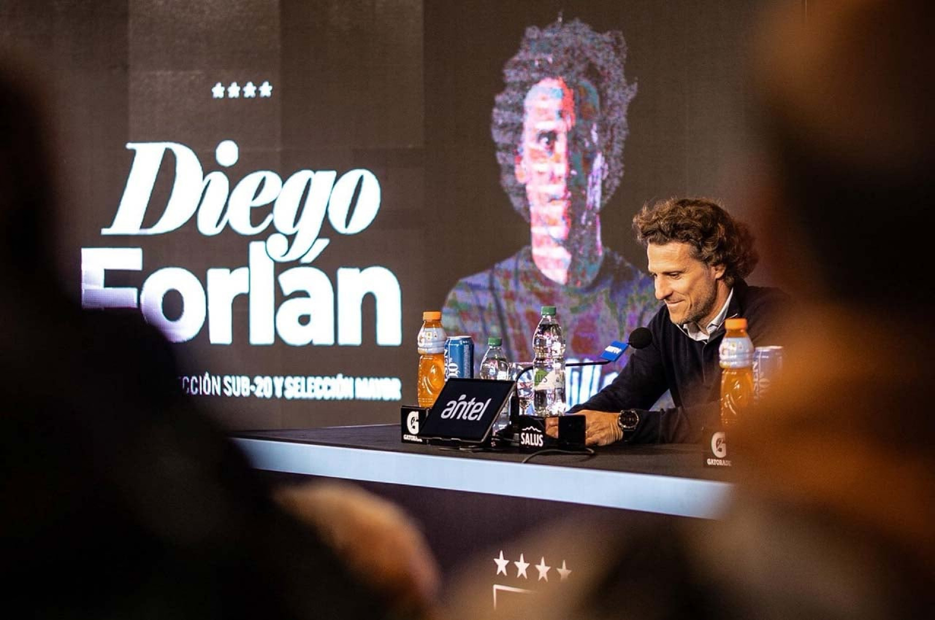 Forl&aacute;n &eacute; apresentado pelo Uruguai e cogita convoca&ccedil;&atilde;o de Su&aacute;rez