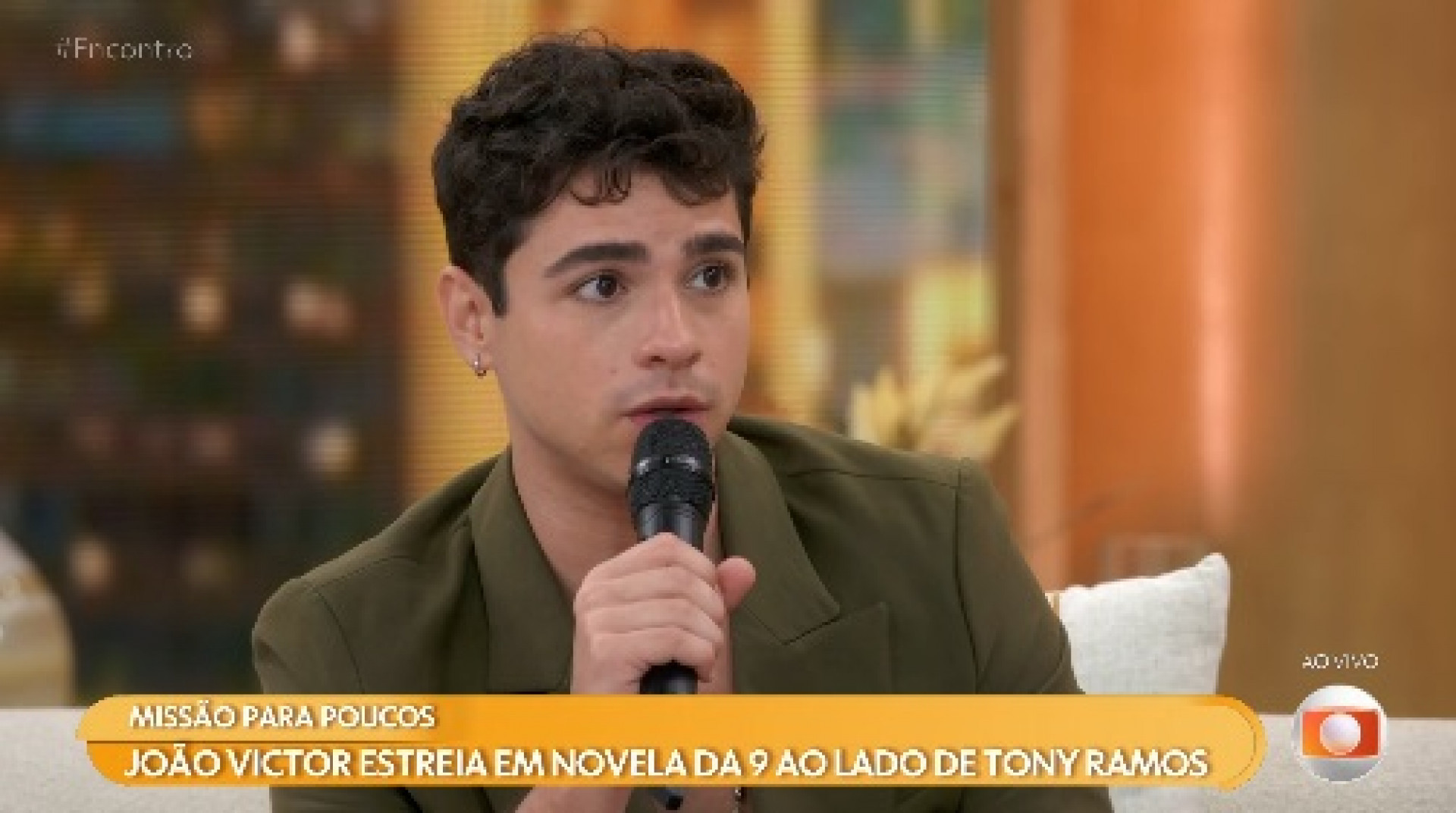 João Victor Gonçalves contracena com Tony Ramos em 'Quem Ama Cuida' - Reprodução de vídeo 