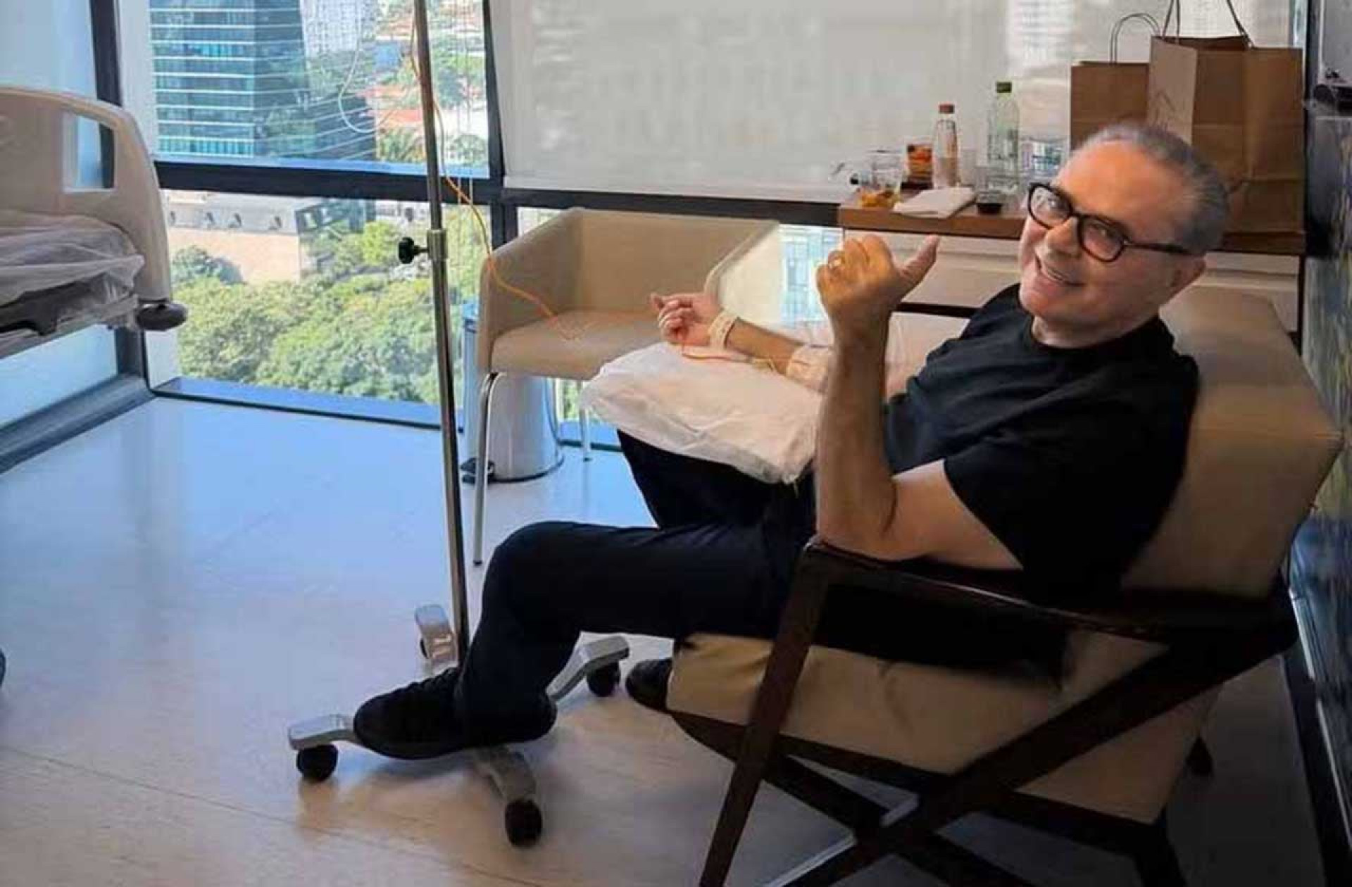 Amigos mandam recado e celebram retorno de Luis Roberto &agrave;s transmiss&otilde;es da Globo