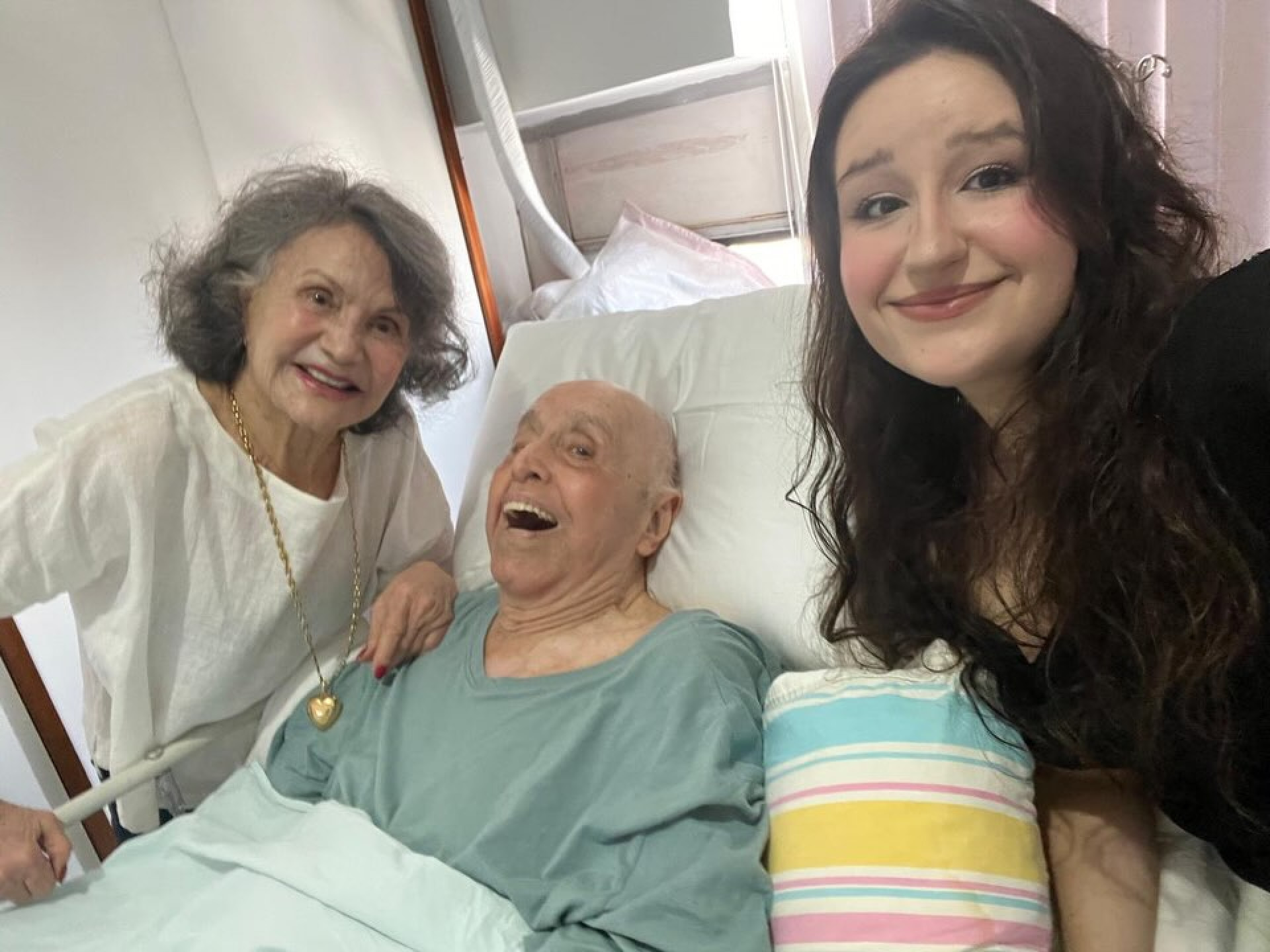 Rosamaria Murtinho publica fotos de Mauro Mendonça ao lado da família - Reprodução do Instagram
