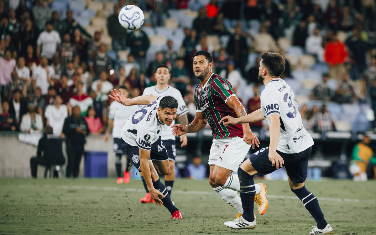 Com uma atuação abaixo do esperado, o atacante Hulk foi bastante criticado e saiu de campo sob vaias