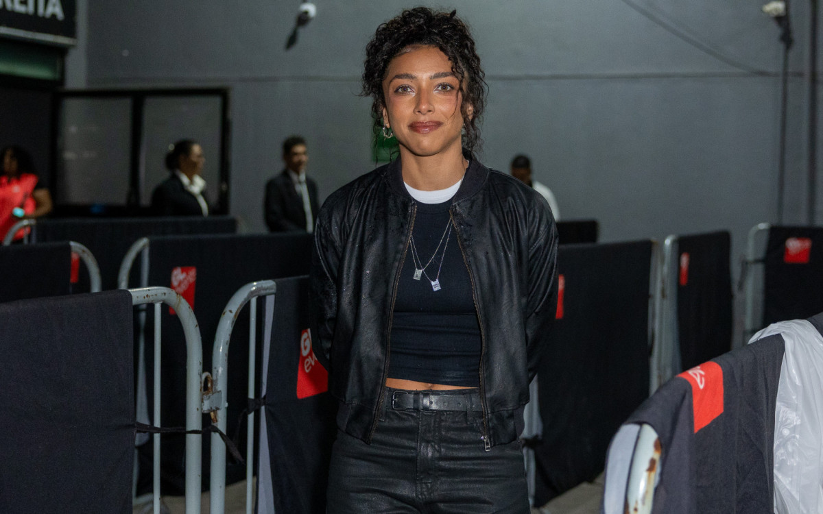 Alice Carvalho prestigia show de Rosalía no Rio