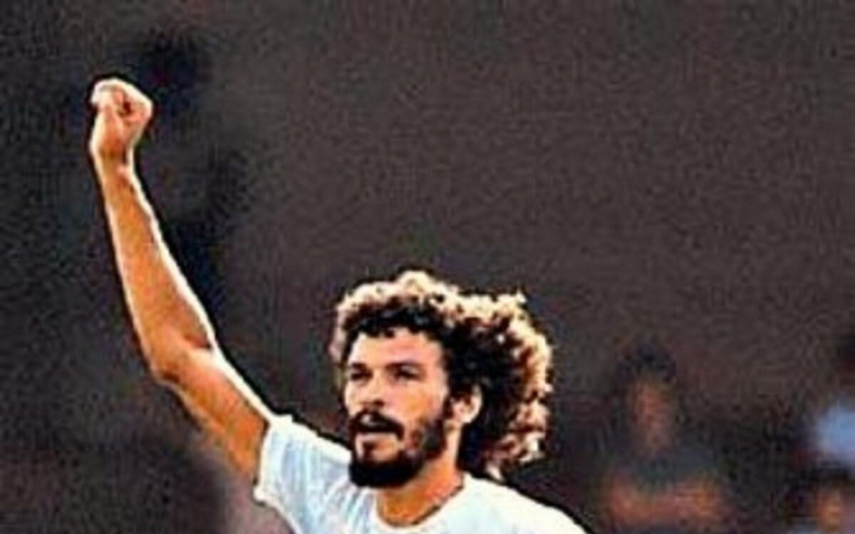 Globo estreia document&aacute;rio sobre S&oacute;crates em setembro
