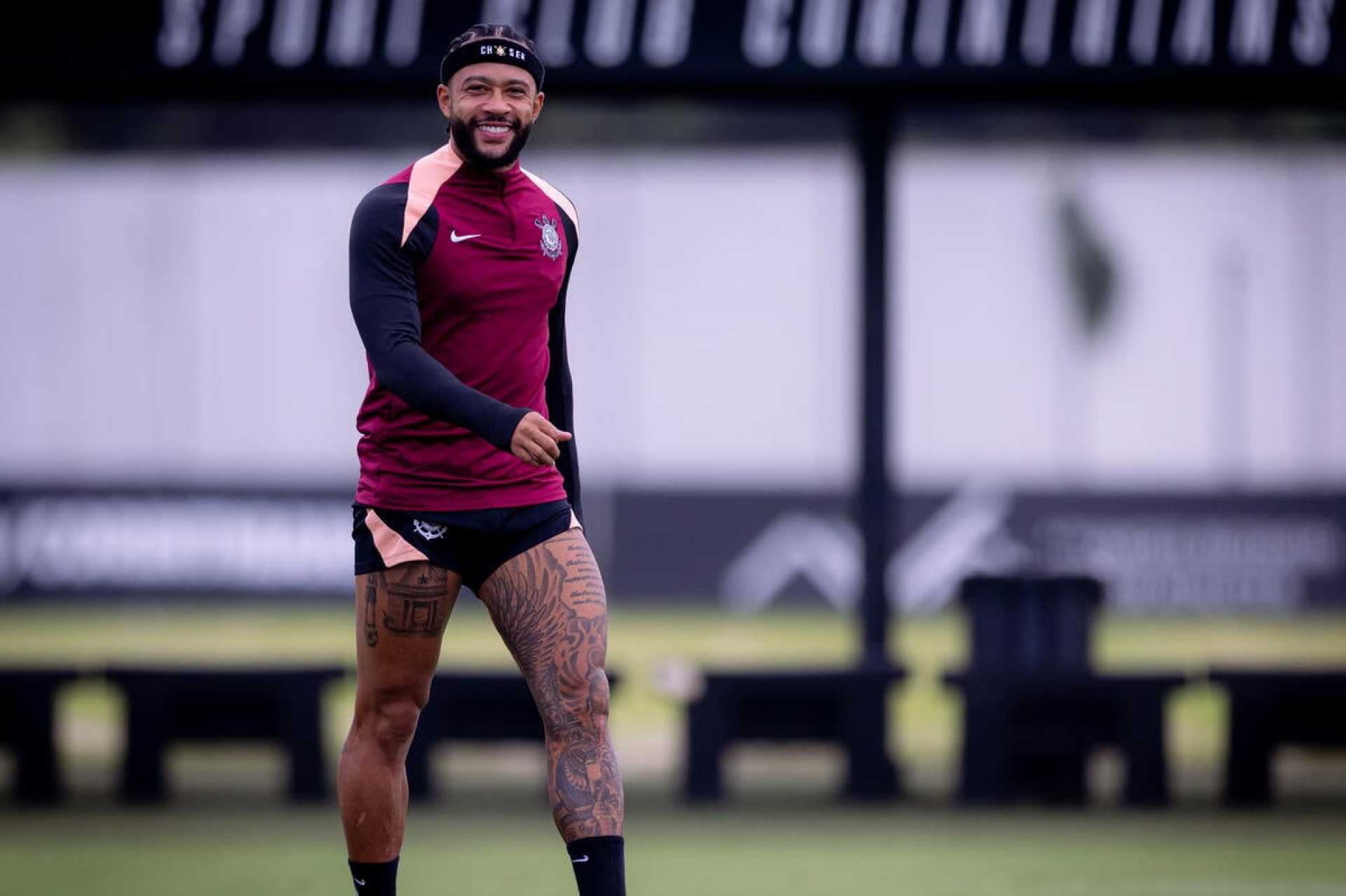 ‘Novela Depay’ se arrasta no Corinthians em meio a desfalques e Libertadores